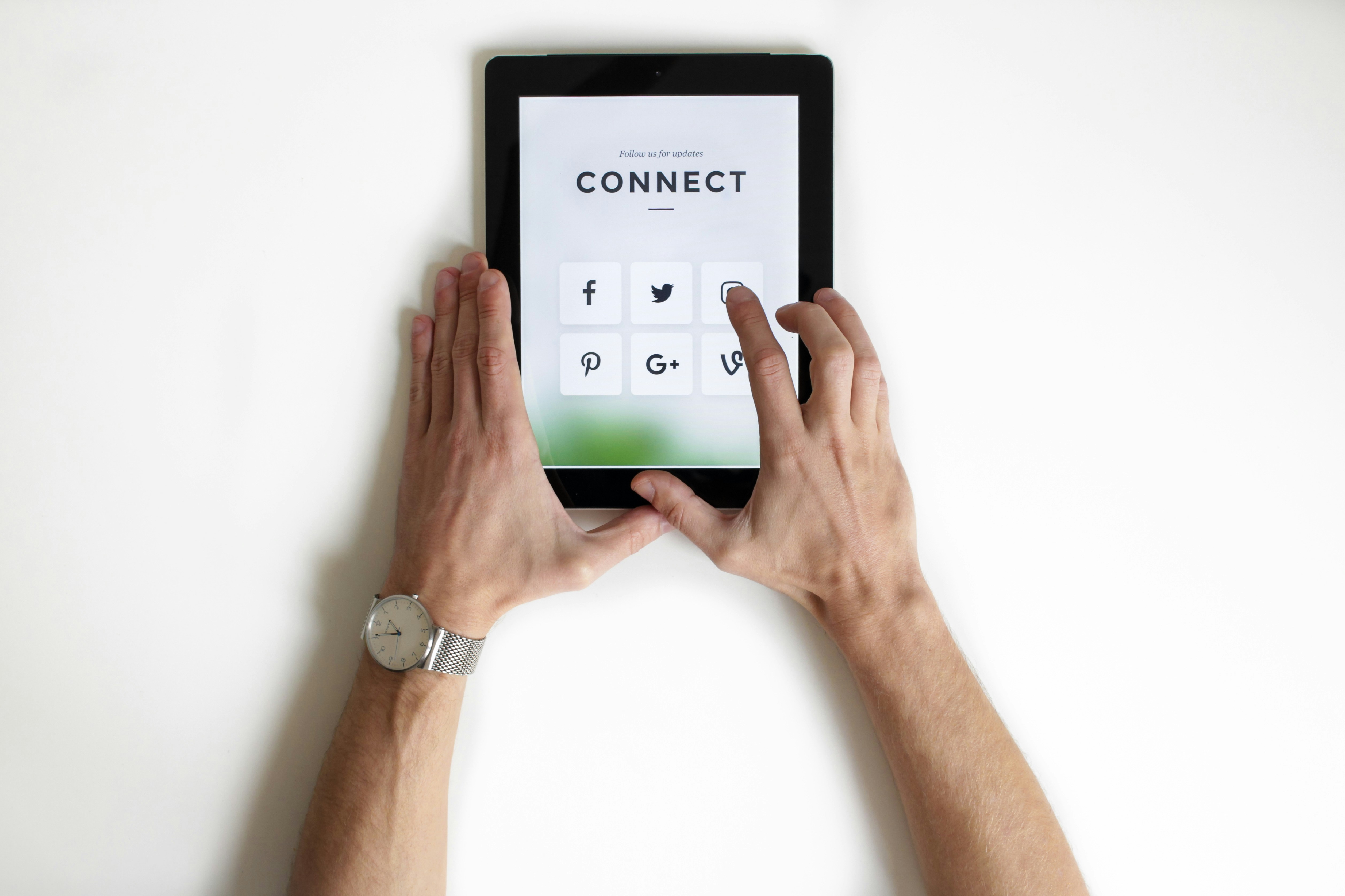 Digital Body Language: What Your Signify.ink Profile Signals Instantly